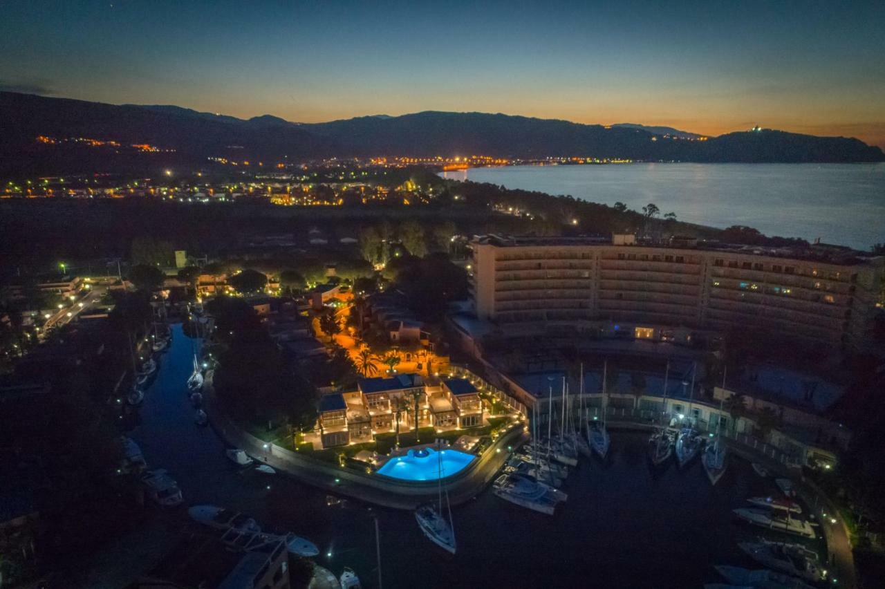 Residence Delfino, Portorosa Фурнари Екстериор снимка