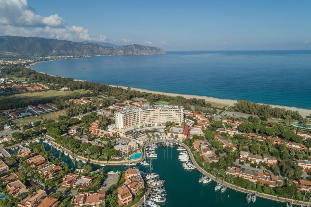 Residence Delfino, Portorosa Фурнари Екстериор снимка