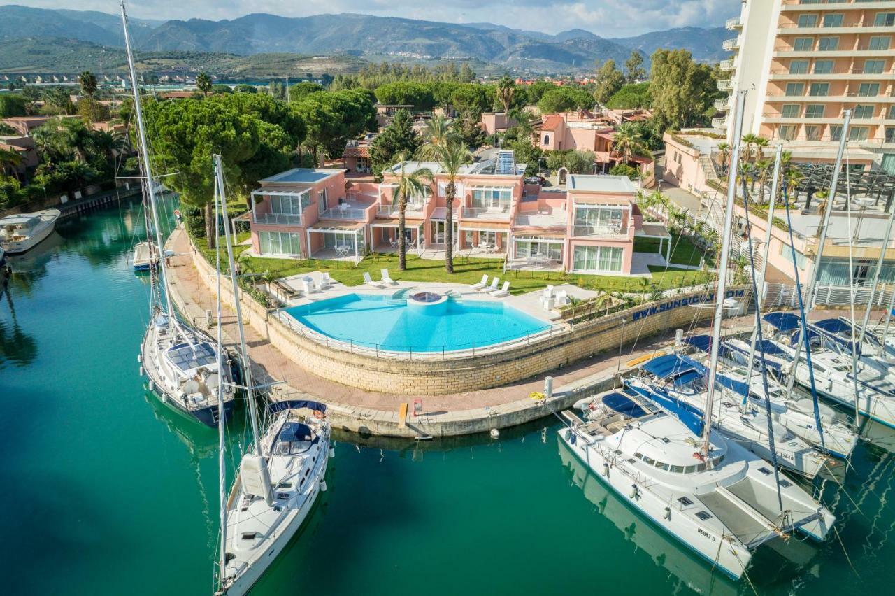 Residence Delfino, Portorosa Фурнари Екстериор снимка