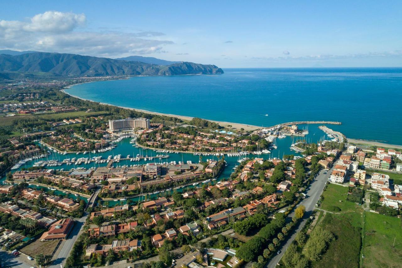 Residence Delfino, Portorosa Фурнари Екстериор снимка