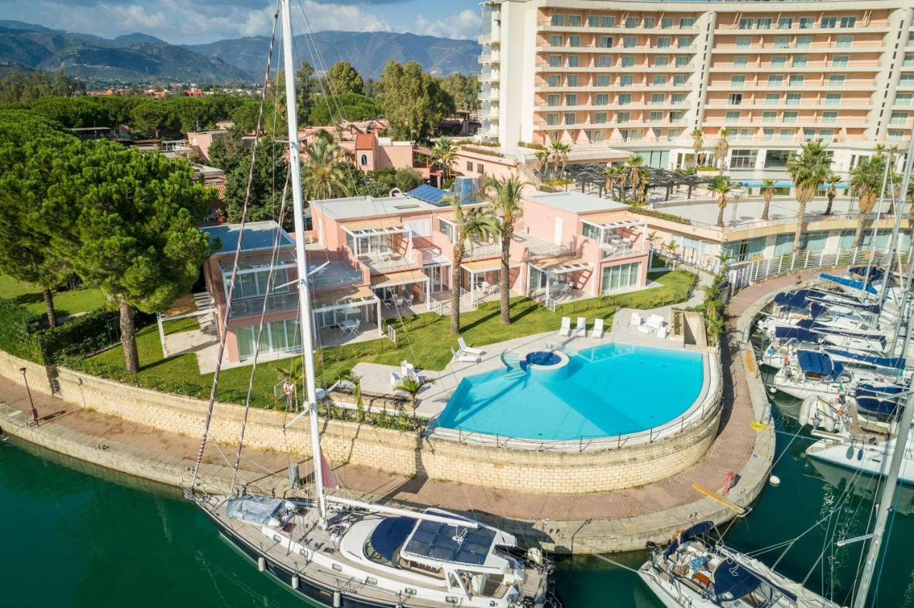 Residence Delfino, Portorosa Фурнари Екстериор снимка