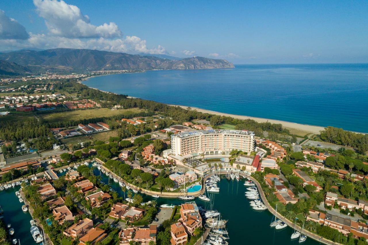 Residence Delfino, Portorosa Фурнари Екстериор снимка