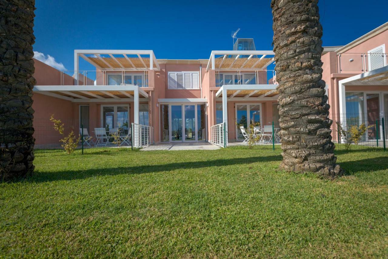 Residence Delfino, Portorosa Фурнари Екстериор снимка