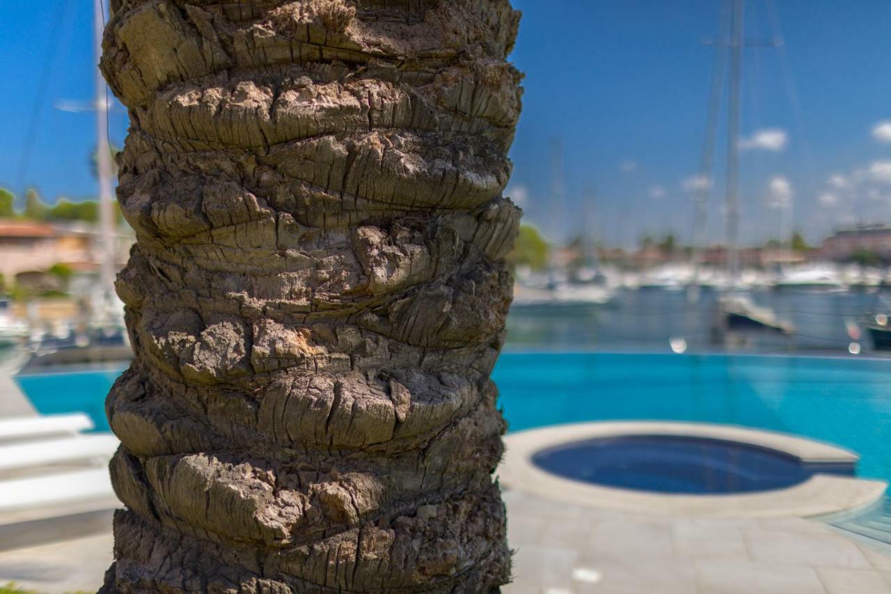 Residence Delfino, Portorosa Фурнари Екстериор снимка
