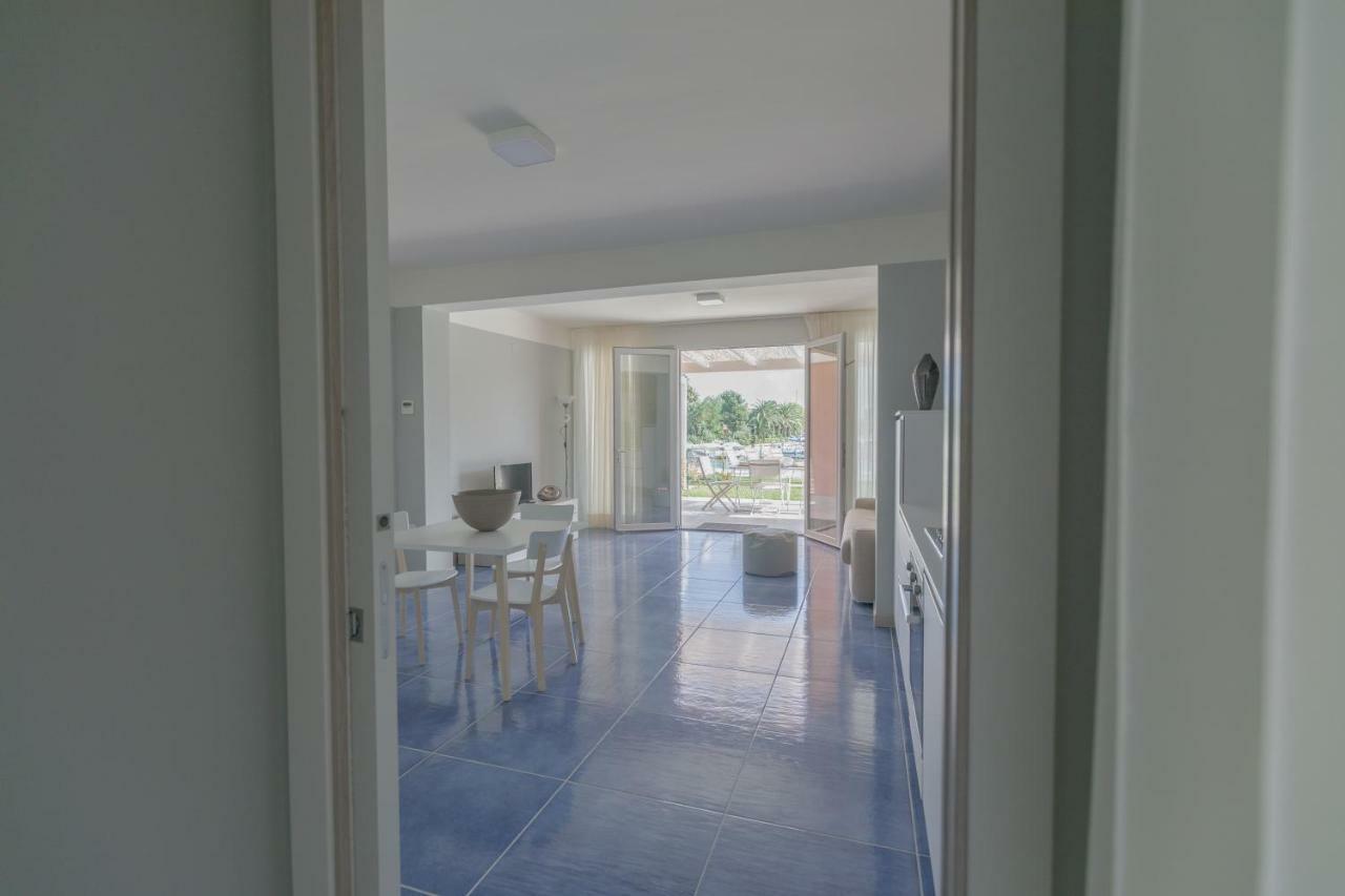 Residence Delfino, Portorosa Фурнари Екстериор снимка