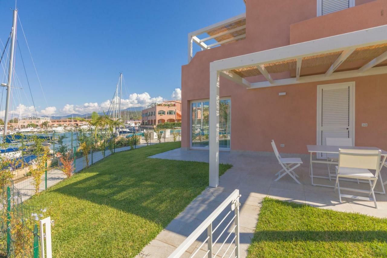 Residence Delfino, Portorosa Фурнари Екстериор снимка