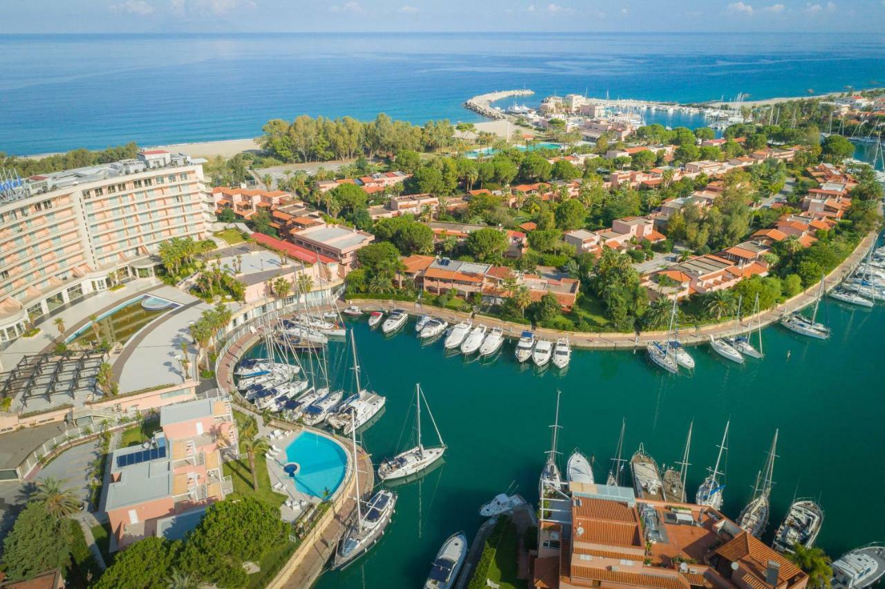Residence Delfino, Portorosa Фурнари Екстериор снимка