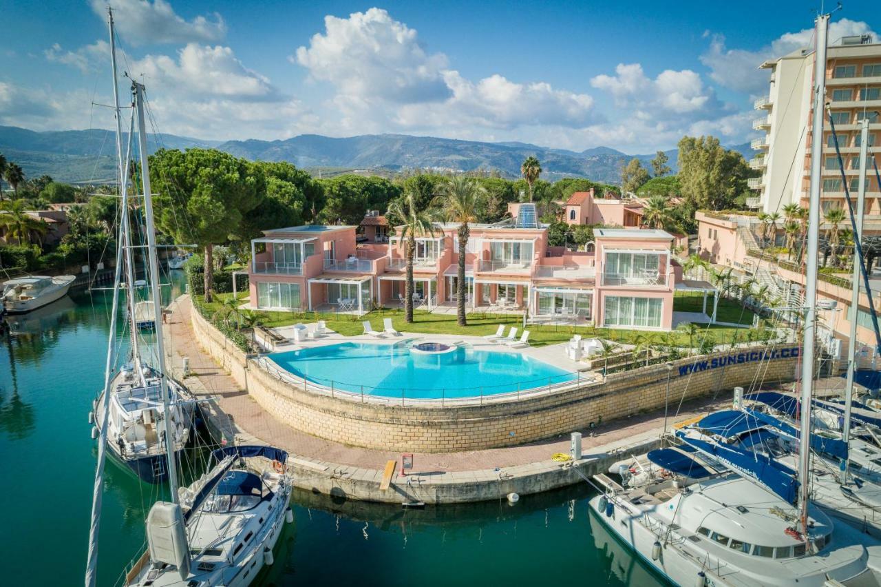 Residence Delfino, Portorosa Фурнари Екстериор снимка
