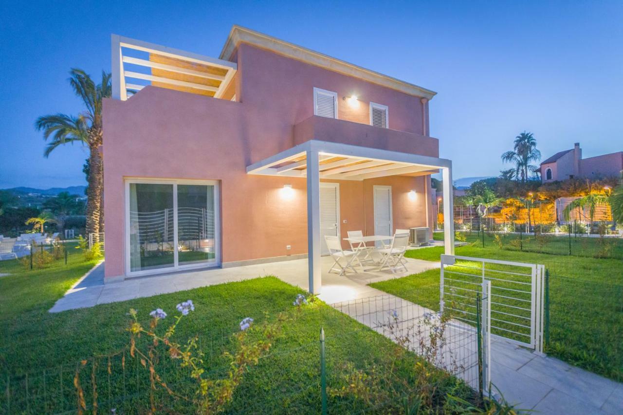 Residence Delfino, Portorosa Фурнари Екстериор снимка