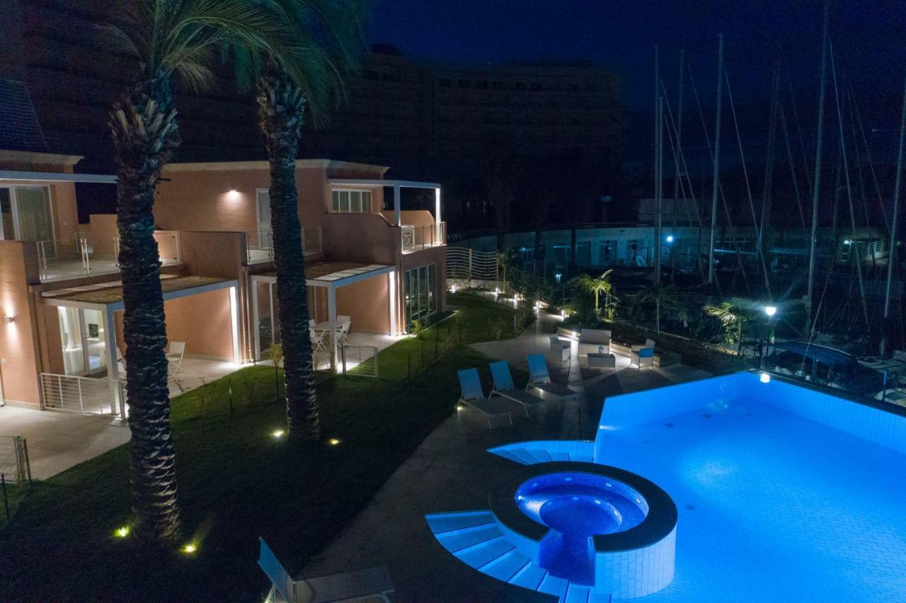 Residence Delfino, Portorosa Фурнари Екстериор снимка