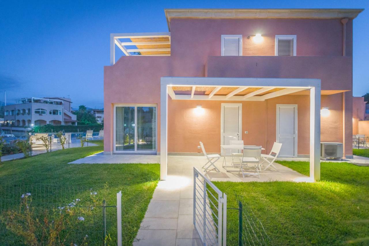 Residence Delfino, Portorosa Фурнари Екстериор снимка
