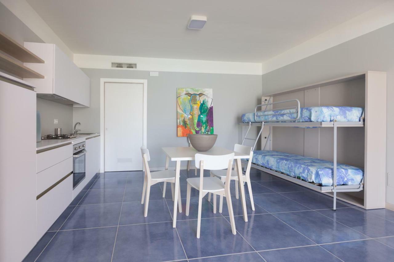 Residence Delfino, Portorosa Фурнари Екстериор снимка
