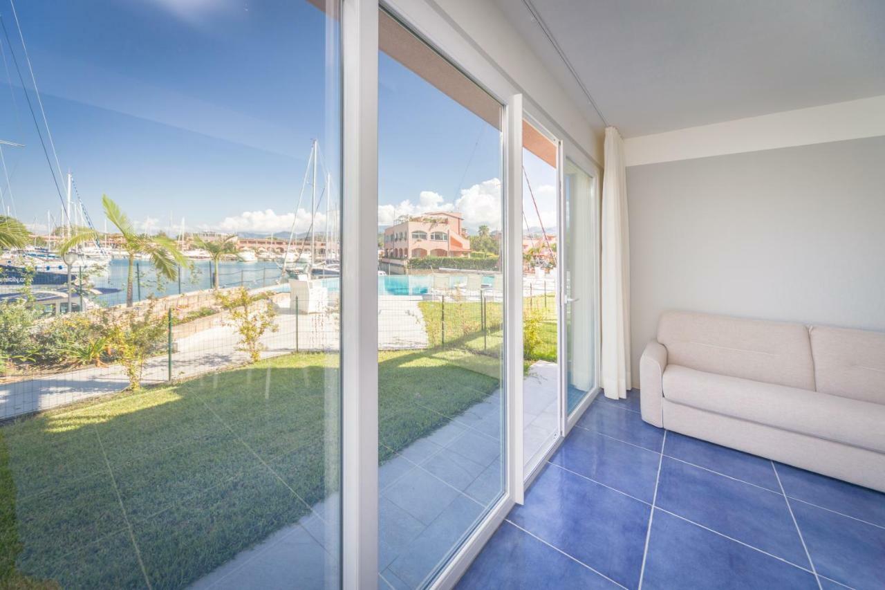 Residence Delfino, Portorosa Фурнари Екстериор снимка