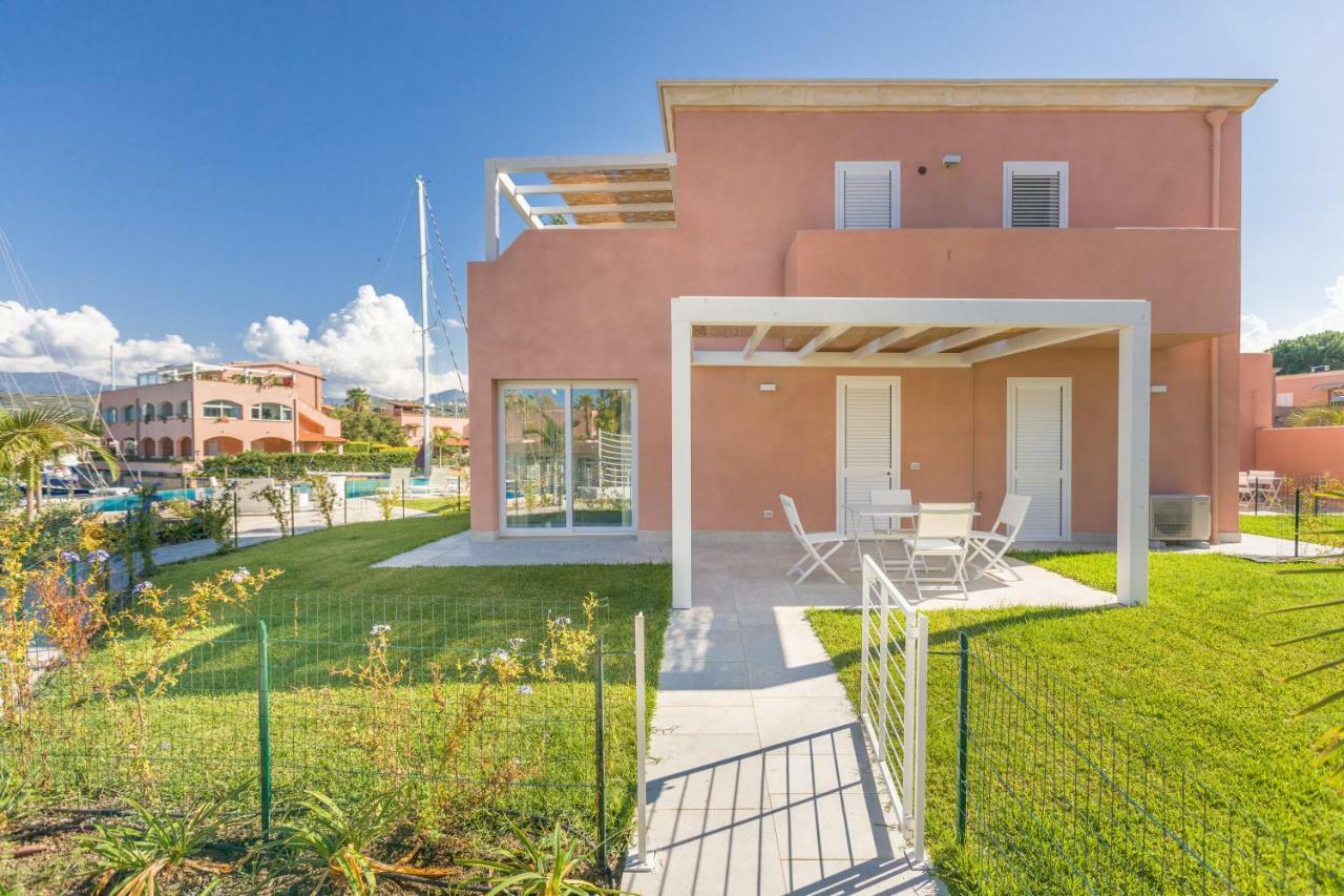 Residence Delfino, Portorosa Фурнари Екстериор снимка