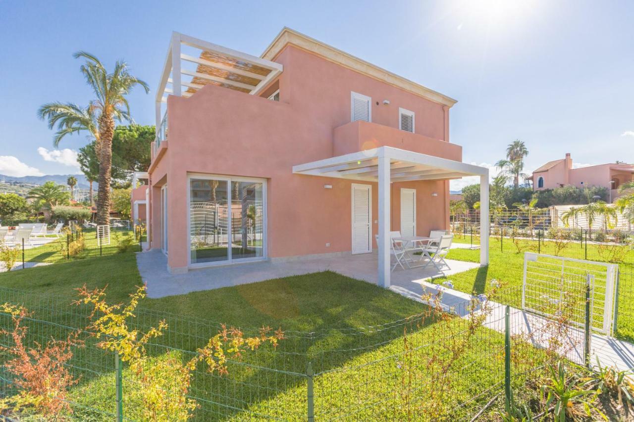 Residence Delfino, Portorosa Фурнари Екстериор снимка