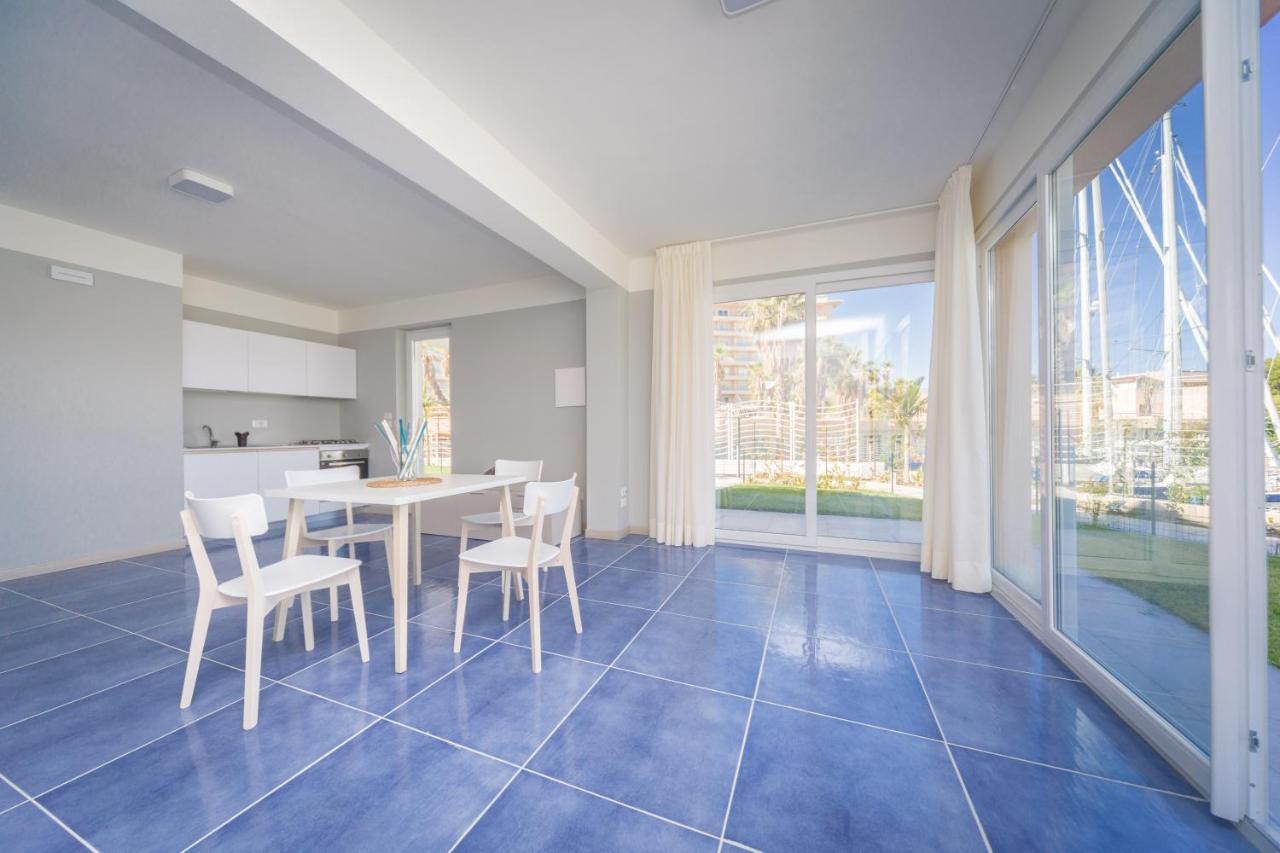 Residence Delfino, Portorosa Фурнари Екстериор снимка
